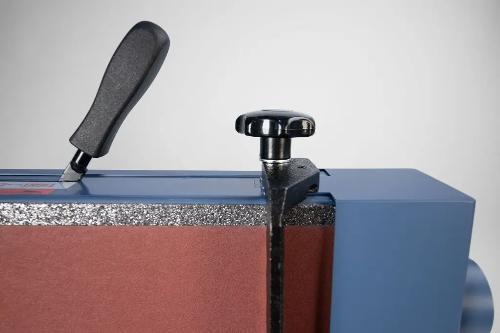 6301-belt-release-detail-1800.webp